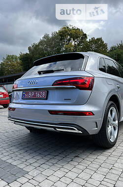Позашляховик / Кросовер Audi Q5 2021 в 