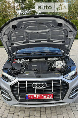 Позашляховик / Кросовер Audi Q5 2021 в 