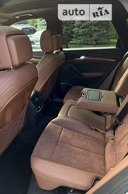 Позашляховик / Кросовер Audi Q5 2021 в 