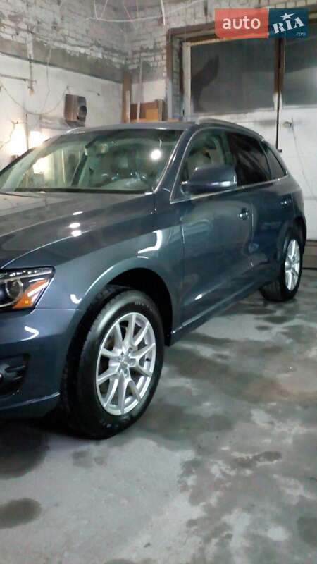 Внедорожник / Кроссовер Audi Q5 2010 в Запорожье