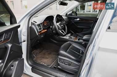 Внедорожник / Кроссовер Audi Q5 2018 в 