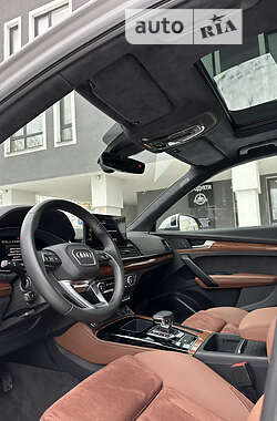 Позашляховик / Кросовер Audi Q5 2021 в 