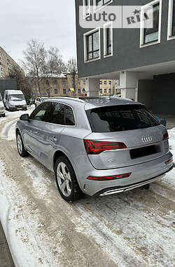 Позашляховик / Кросовер Audi Q5 2021 в 