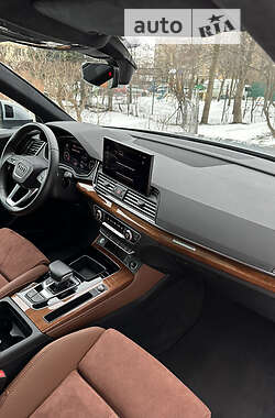 Позашляховик / Кросовер Audi Q5 2021 в 