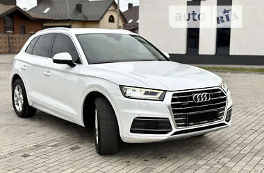 Внедорожник / Кроссовер Audi Q5 2018 в 