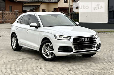 Внедорожник / Кроссовер Audi Q5 2018 в 