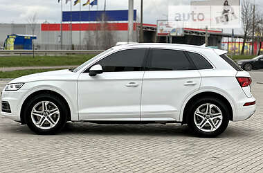 Внедорожник / Кроссовер Audi Q5 2018 в 
