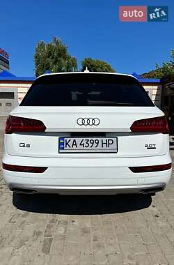 Внедорожник / Кроссовер Audi Q5 2018 в 