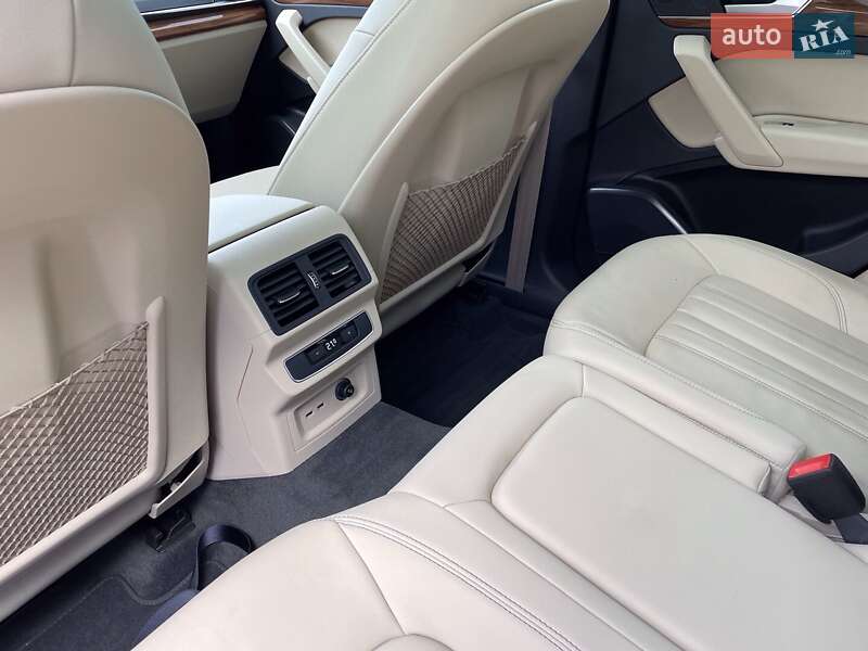 Внедорожник / Кроссовер Audi Q5 2021 в Киеве