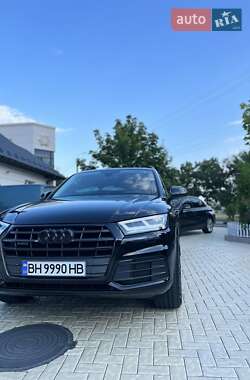 Внедорожник / Кроссовер Audi Q5 2017 в 