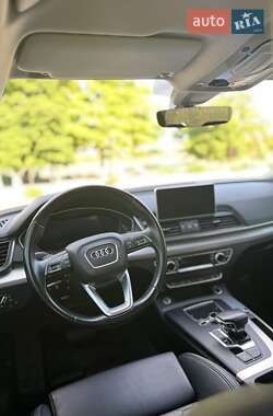 Внедорожник / Кроссовер Audi Q5 2017 в 