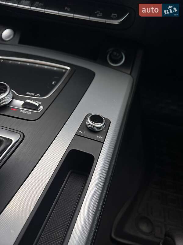 Внедорожник / Кроссовер Audi Q5 2017 в Одессе