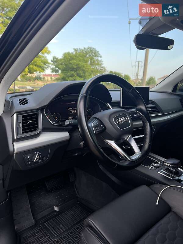 Внедорожник / Кроссовер Audi Q5 2017 в Одессе