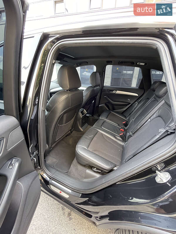 Внедорожник / Кроссовер Audi Q5 2010 в Киеве