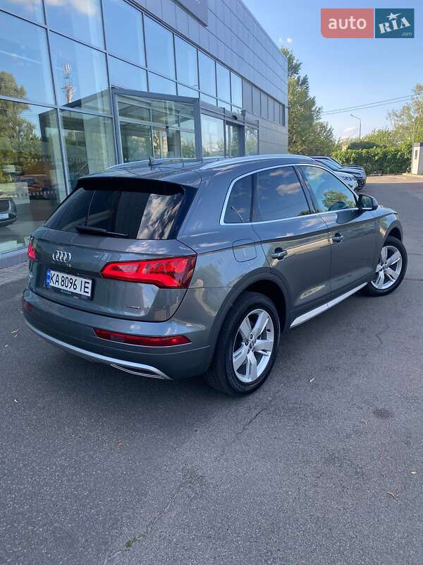 Позашляховик / Кросовер Audi Q5 2019 в Києві