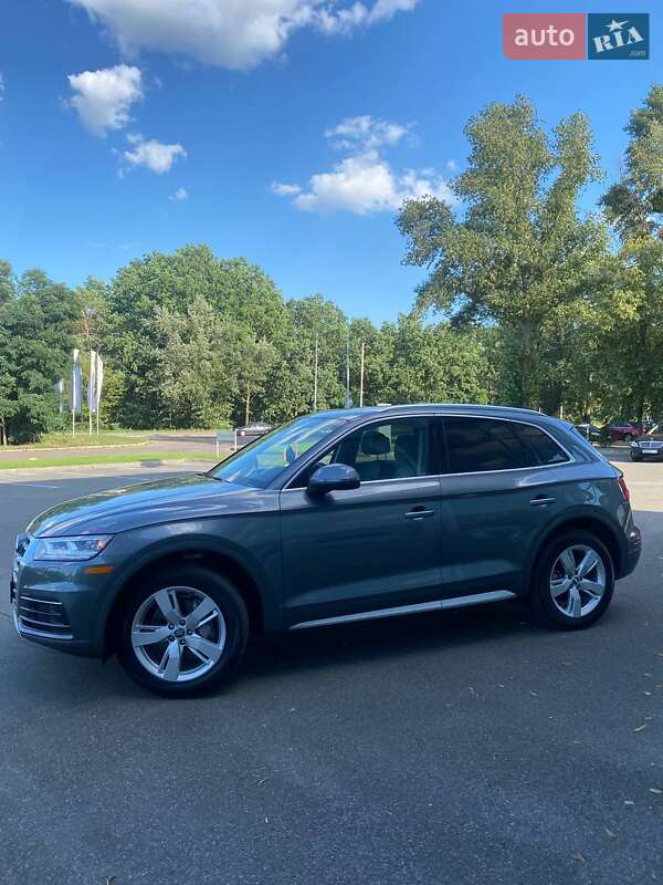 Позашляховик / Кросовер Audi Q5 2019 в Києві