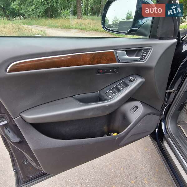 Внедорожник / Кроссовер Audi Q5 2010 в Чернигове