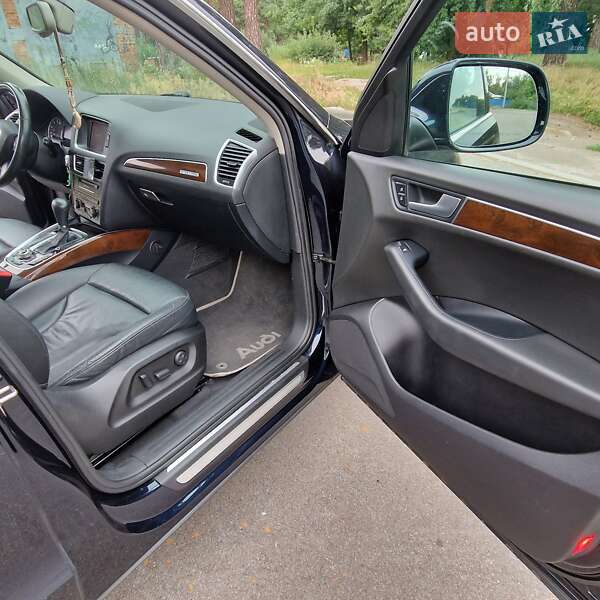 Внедорожник / Кроссовер Audi Q5 2010 в Чернигове