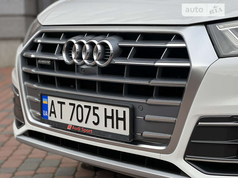 Позашляховик / Кросовер Audi Q5 2017 в Івано-Франківську