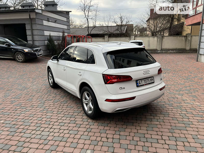 Позашляховик / Кросовер Audi Q5 2017 в Івано-Франківську