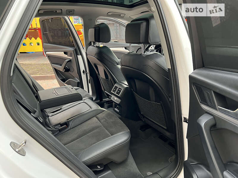 Позашляховик / Кросовер Audi Q5 2017 в Івано-Франківську