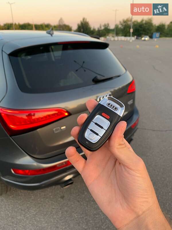 Позашляховик / Кросовер Audi Q5 2015 в Дніпрі
