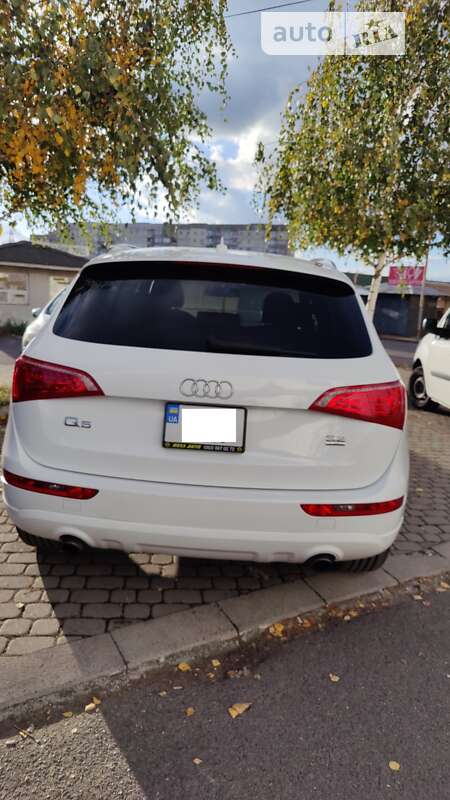 Внедорожник / Кроссовер Audi Q5 2010 в Ужгороде