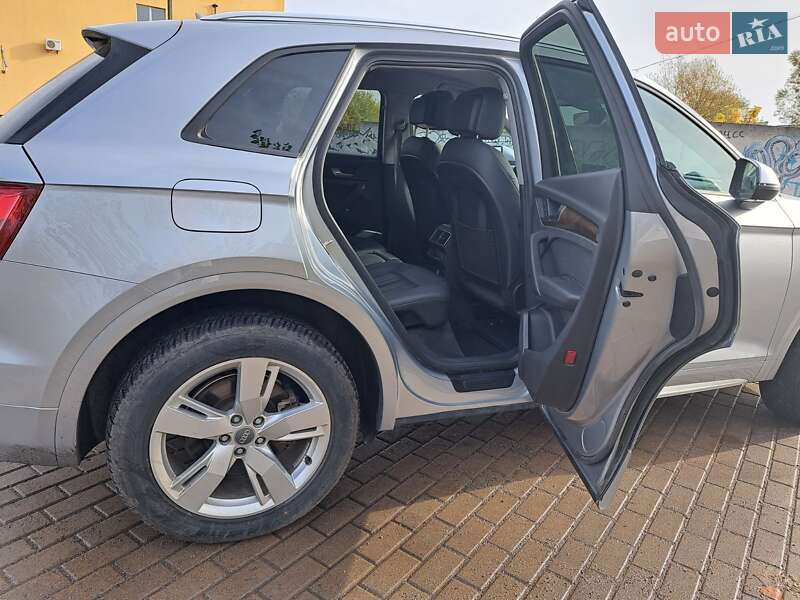 Внедорожник / Кроссовер Audi Q5 2018 в Ровно