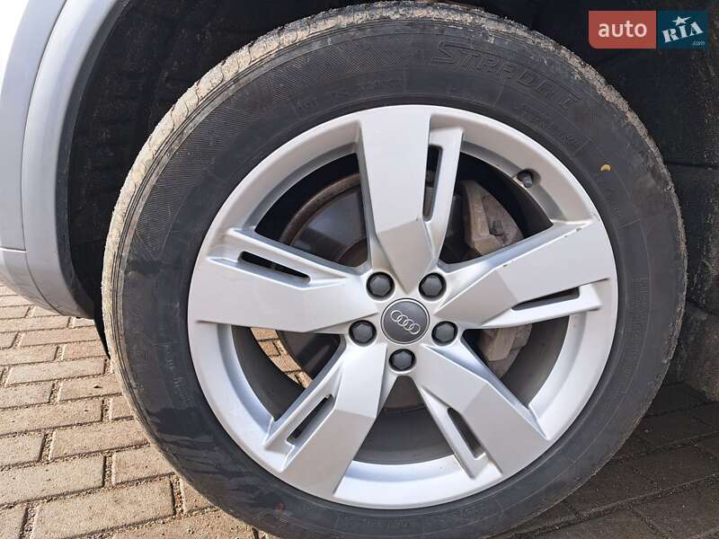 Внедорожник / Кроссовер Audi Q5 2018 в Ровно