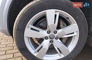 Внедорожник / Кроссовер Audi Q5 2018 в 
