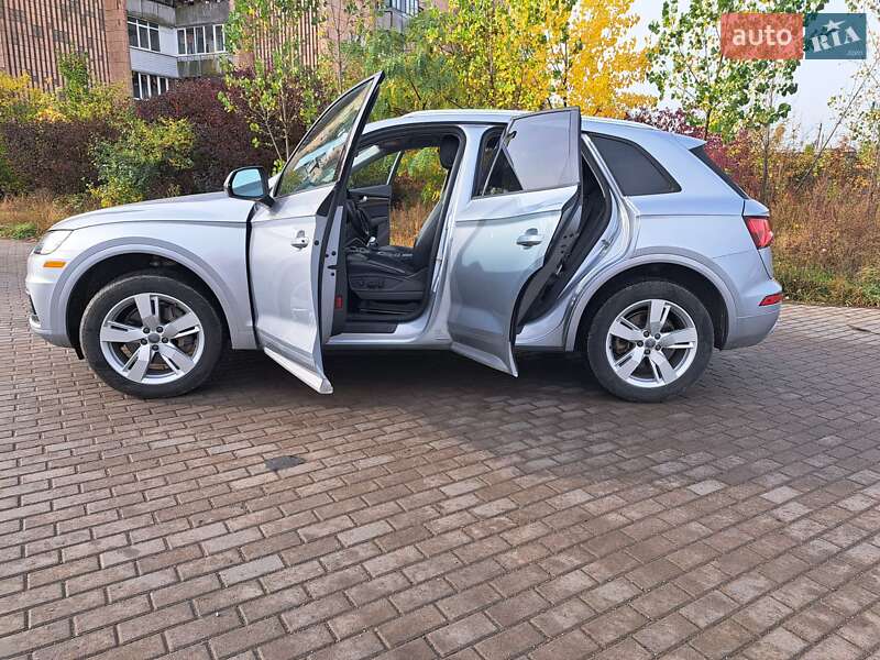 Внедорожник / Кроссовер Audi Q5 2018 в Ровно