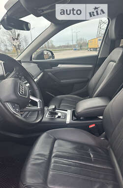 Внедорожник / Кроссовер Audi Q5 2017 в 