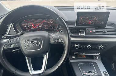 Внедорожник / Кроссовер Audi Q5 2017 в 