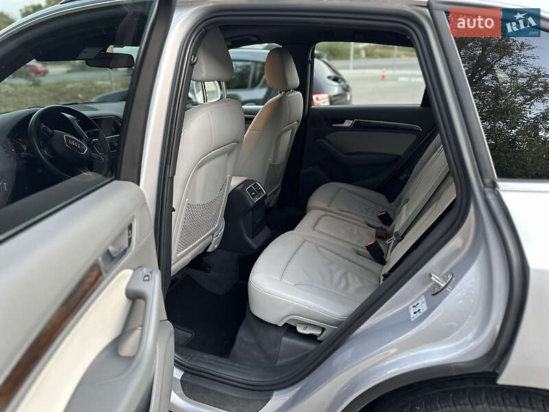 Позашляховик / Кросовер Audi Q5 2015 в Чернівцях