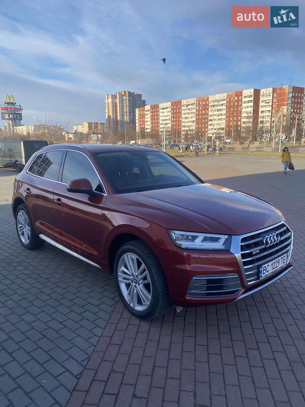 Внедорожник / Кроссовер Audi Q5 2018 в 