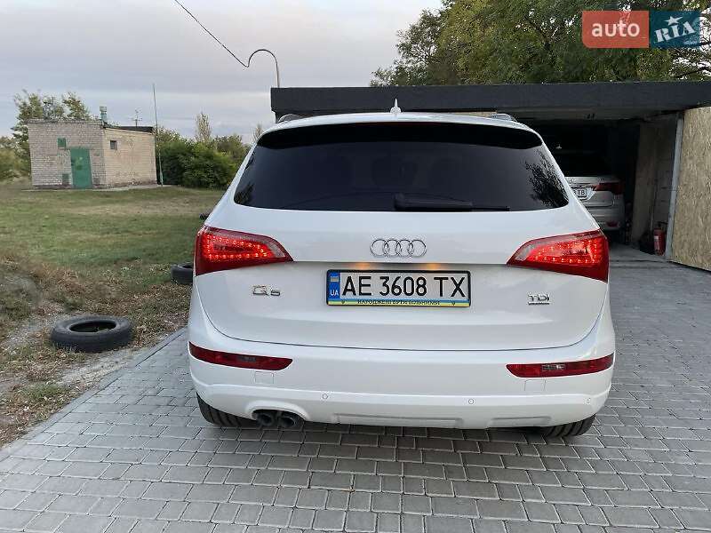 Внедорожник / Кроссовер Audi Q5 2010 в Днепре