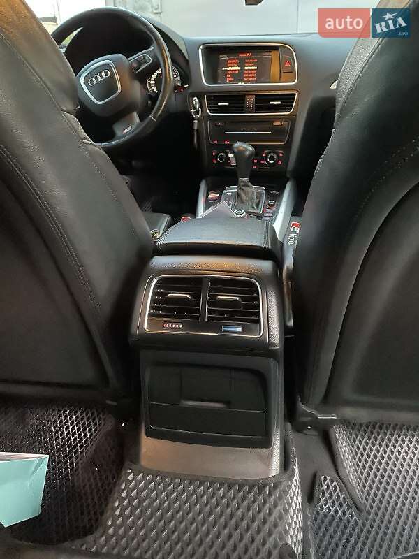 Внедорожник / Кроссовер Audi Q5 2010 в Днепре