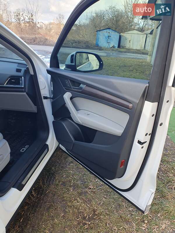 Позашляховик / Кросовер Audi Q5 2021 в Києві