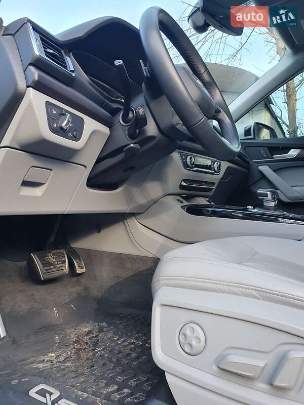 Позашляховик / Кросовер Audi Q5 2021 в Києві