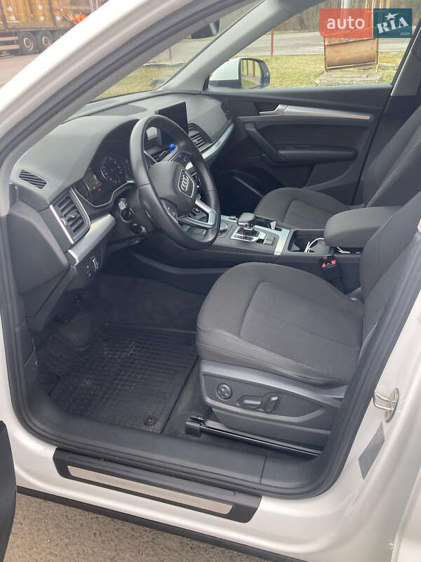 Позашляховик / Кросовер Audi Q5 2019 в Ужгороді