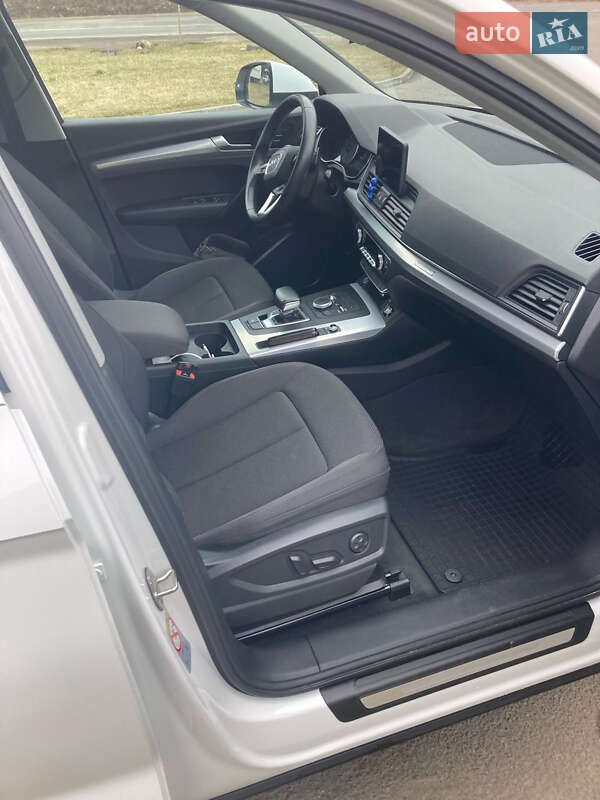 Позашляховик / Кросовер Audi Q5 2019 в Ужгороді