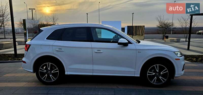 Внедорожник / Кроссовер Audi Q5 2019 в Одессе