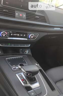 Внедорожник / Кроссовер Audi Q5 2019 в 