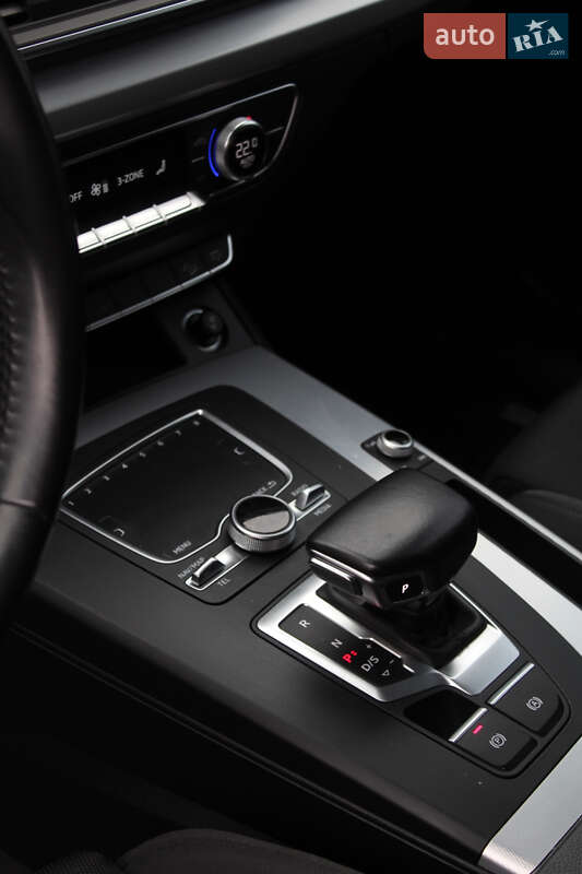 Позашляховик / Кросовер Audi Q5 2017 в Львові
