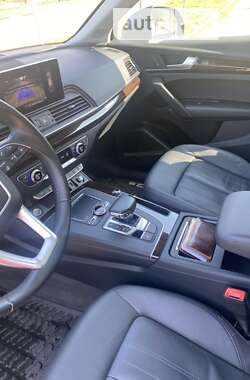 Внедорожник / Кроссовер Audi Q5 2018 в 