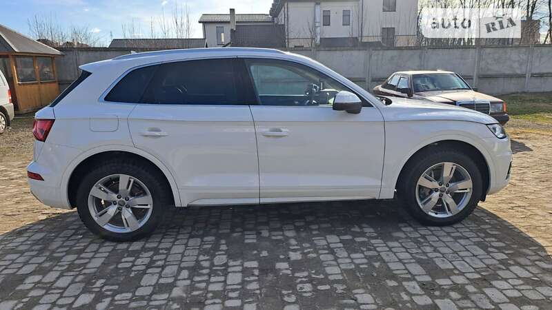 Внедорожник / Кроссовер Audi Q5 2017 в Стрые