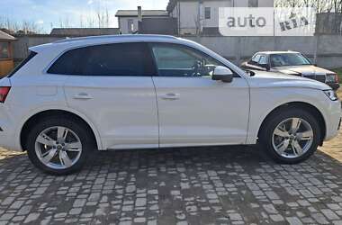 Внедорожник / Кроссовер Audi Q5 2017 в 