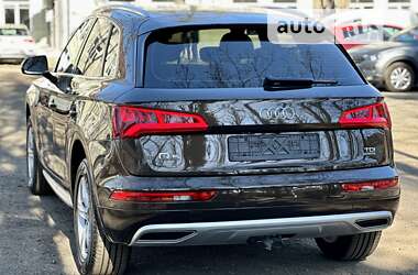 Внедорожник / Кроссовер Audi Q5 2018 в 
