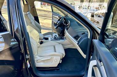 Внедорожник / Кроссовер Audi Q5 2018 в 
