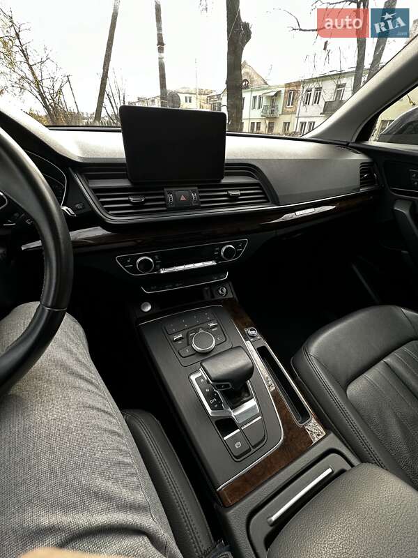 Внедорожник / Кроссовер Audi Q5 2019 в Сокале